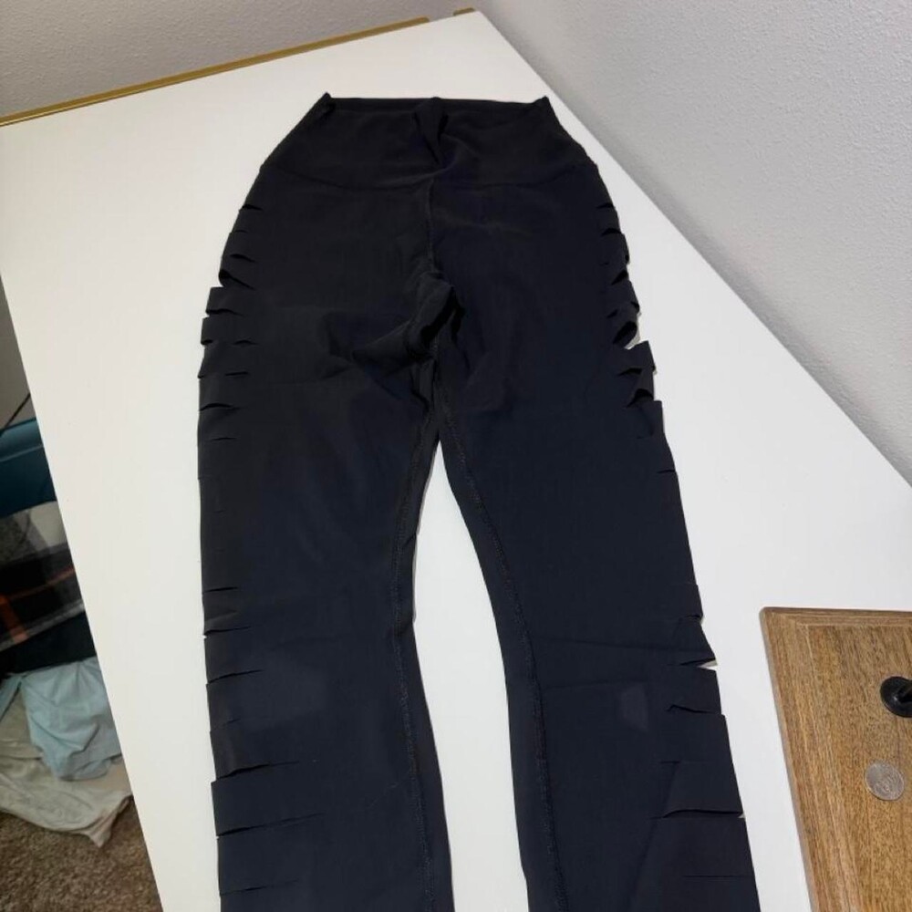 Alo Yoga black leggings size XS with vertical slits along the outer thighs #acti
